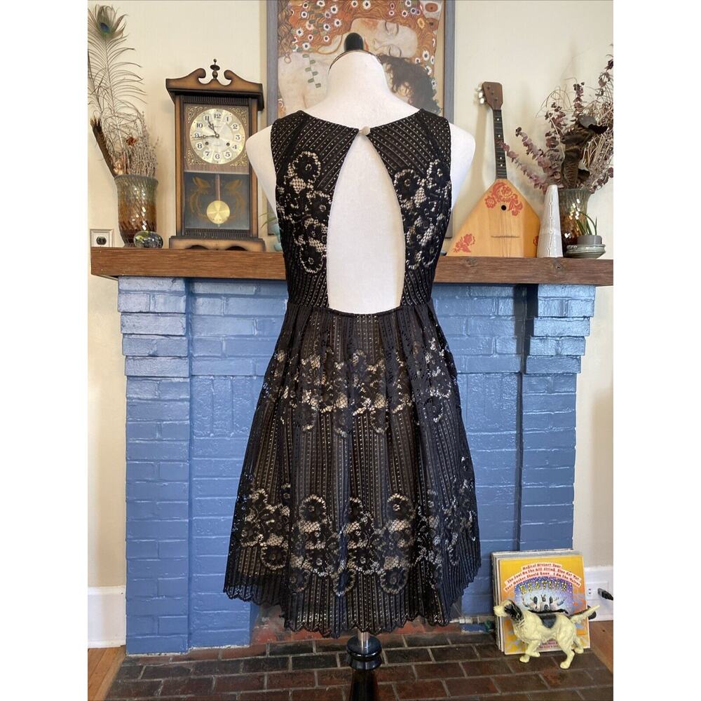 Free People Rocco Dress Black Lace Overlay Sleeveless Open Back Sz 4 Mini Sheer - Picture 5 of 13